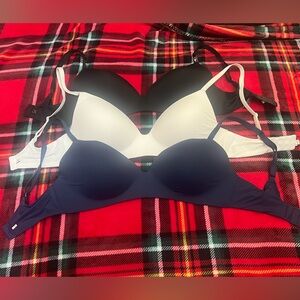 ✨Lot of 3 Wireless Victoria’s Secret Bras 34DD